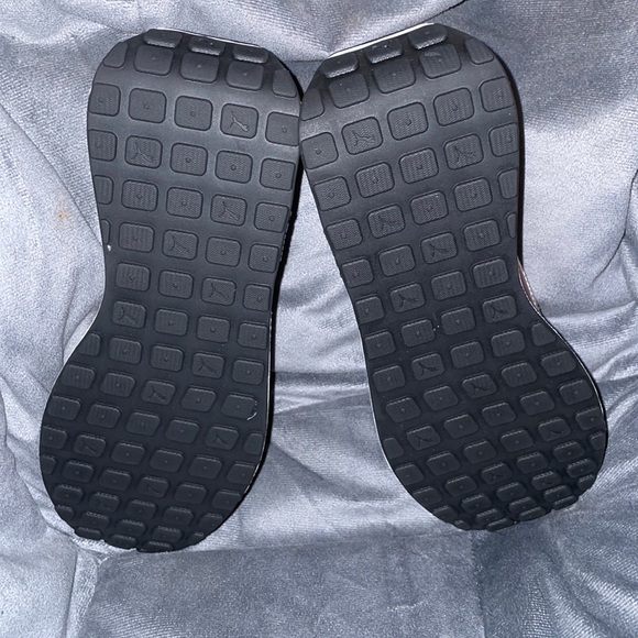 Perfect condition only worn once Puma shoes - Picture 4 of 5